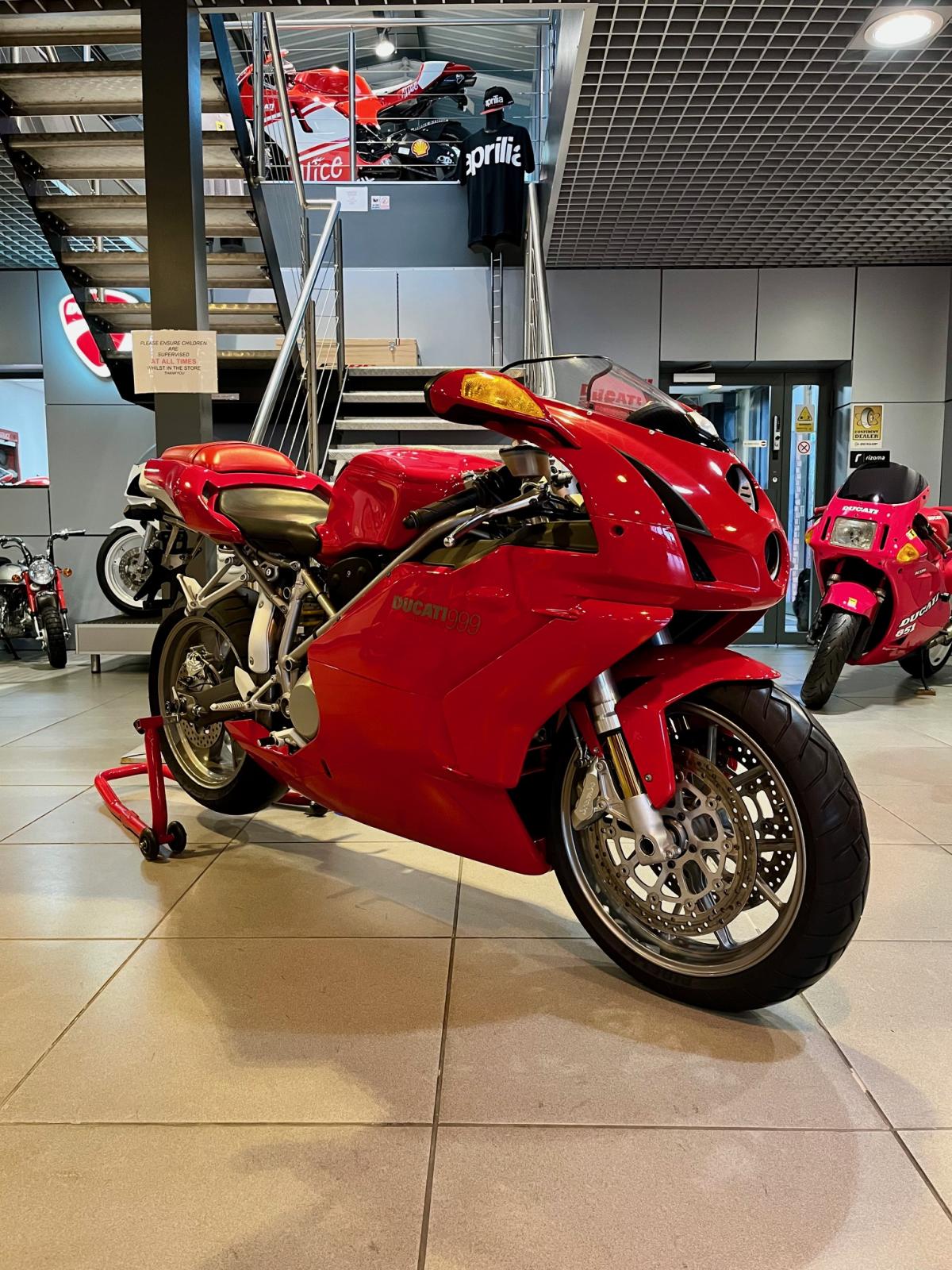 DUCATI 999 BIPOSTO