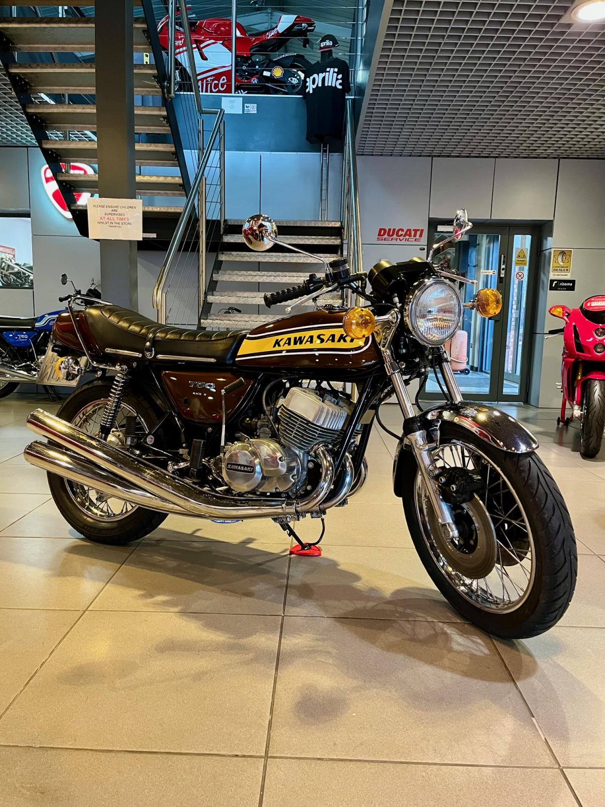 KAWASAKI H2 750 TRIP