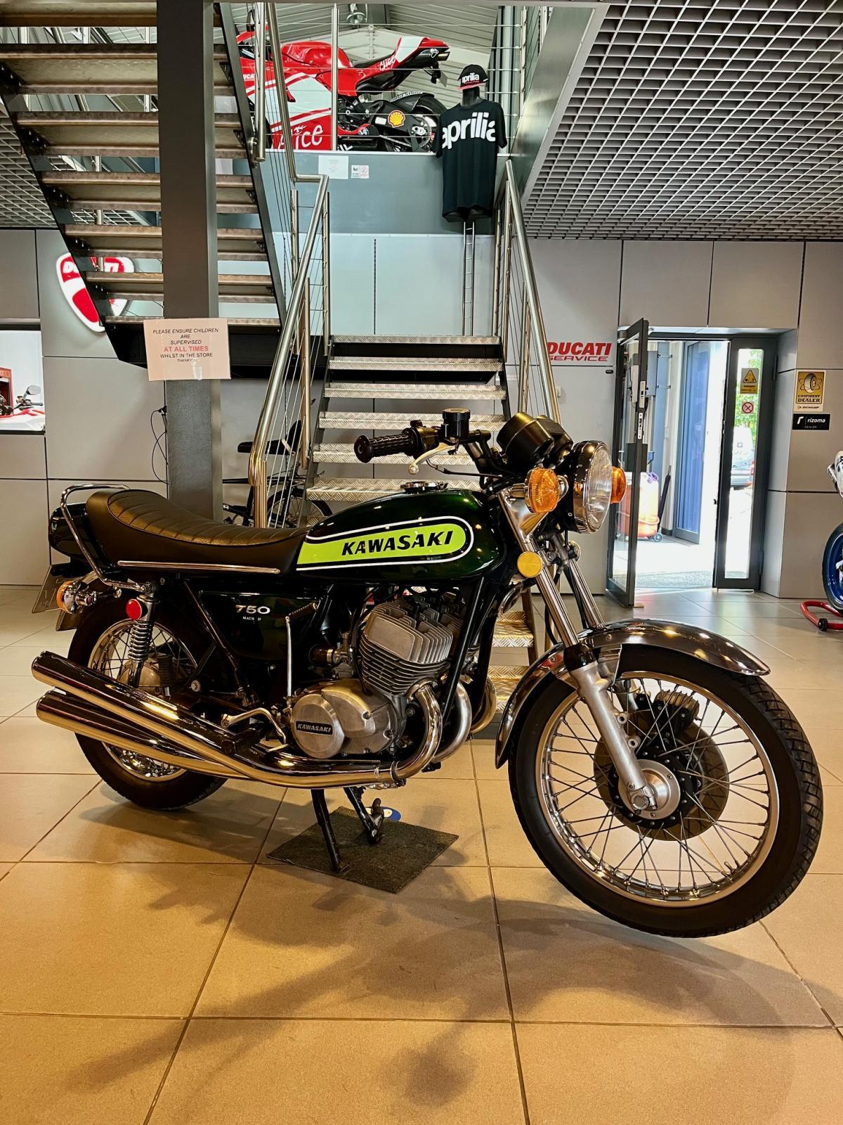 KAWASAKI H2 750 TRIP